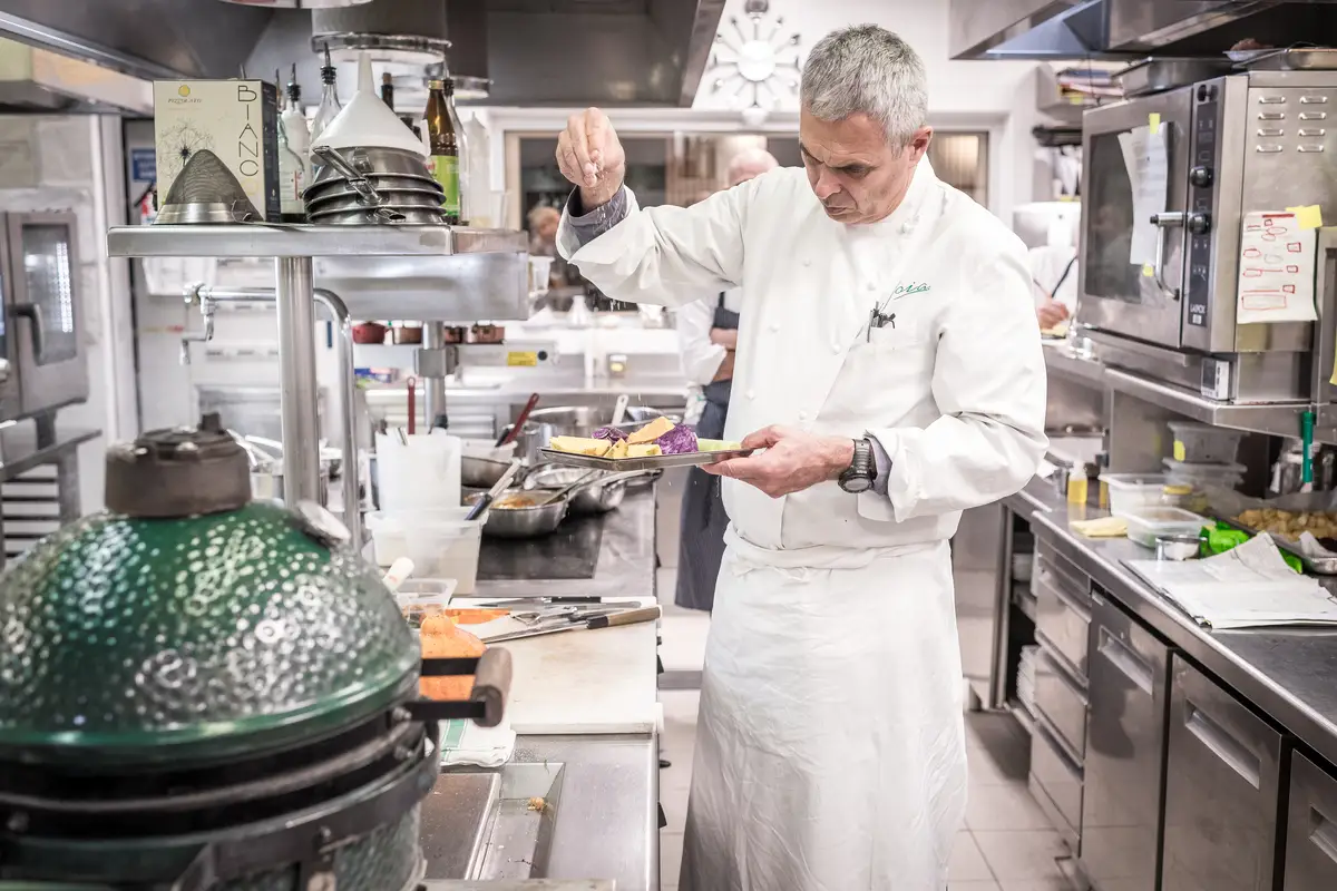 Big Green Egg pro restaurace a hotely – keramický kamado gril na gastro terasu